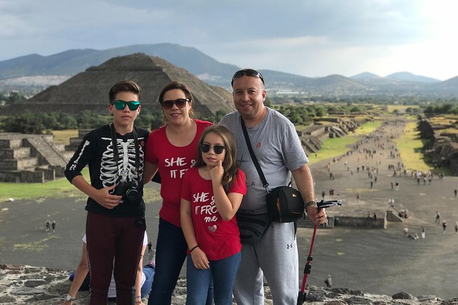 Private Tour: Pyramids of Teotihuacan, Tlatelolco & Basílic of Guadalupe - Teotihuacan pyramids: walking the big lines of the site