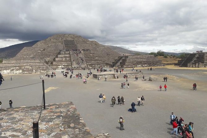 Private Tour: Teotihuacan and Basilica of Guadalupe - Stop 1: Zona Arqueologica Tlatelolco, a tight intro to the archaeology of Mexico City