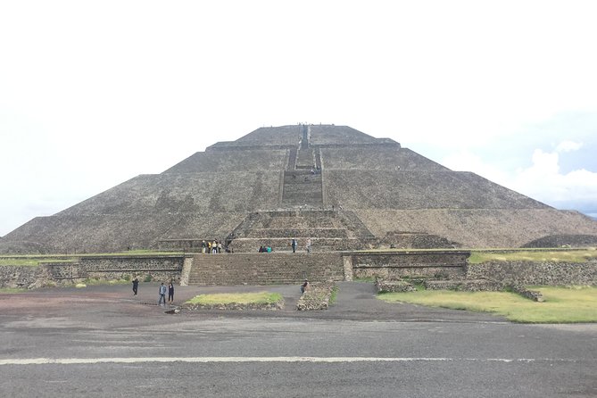 Private Tour Teotihuacan Pyramids & Basilica of Guadalupe - A day that links three eras of Mexico