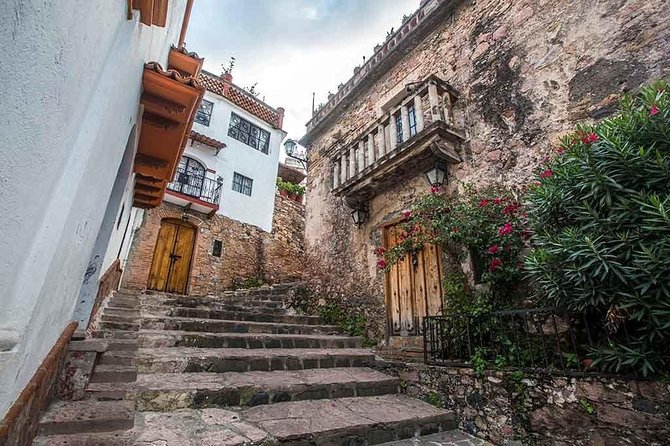 Private Tour: The Colonial Towns of Taxco and Cuernavaca from Mexico City - Taxco: cobblestones, silver workshops, and Santa Prisca