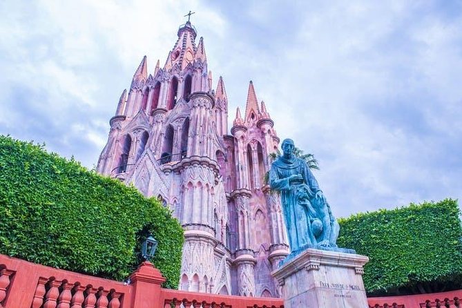 Private tour to Queretaro and San Miguel de Allende - San Miguel de Allende and El Jardín: pink towers, cobblestones, and church details