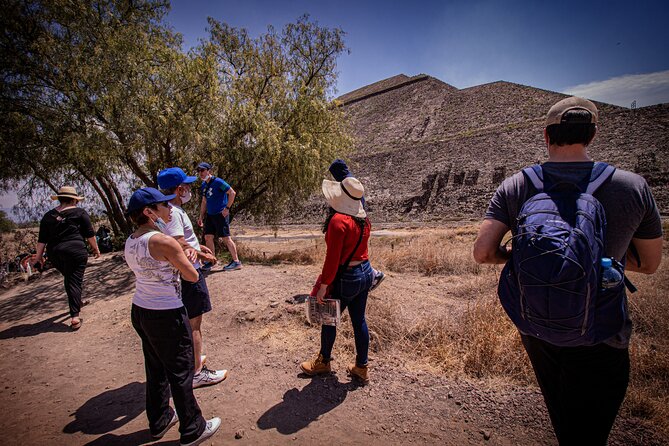 Private Tour to Teotihuacán and the Basilica of Guadalupe - Basilica de Guadalupe Complex: Climbing Tepeyac and Rosas to the Modern Basilica