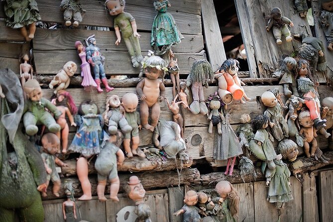 Private tour to the spooky Island of the Dolls in Xochimilco - Your guide and rower support, especially the Jimmy experience