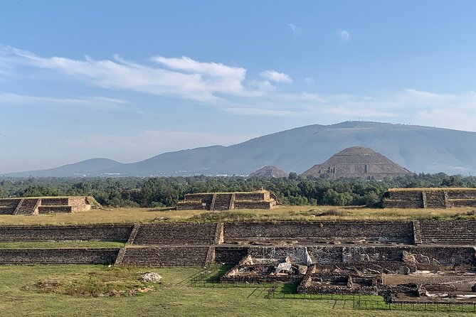 Private Tour with Archaeologist and VR Experience at Teotihuacan - Gate One to Calzada de los Muertos: Getting Oriented Fast