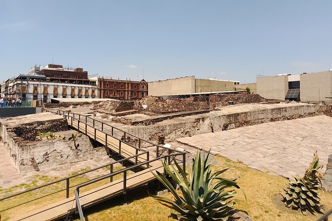 Private walk CDMX Historic Center + Museums + Tacos + Metro - Stop 5, House of Tiles and Why Talavera Makes It Special