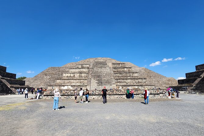 Pyramids and Basilica of Guadalupe Tour with Round Transport - Basilica of Our Lady of Guadalupe: Free Time That Lets You Choose Your Focus