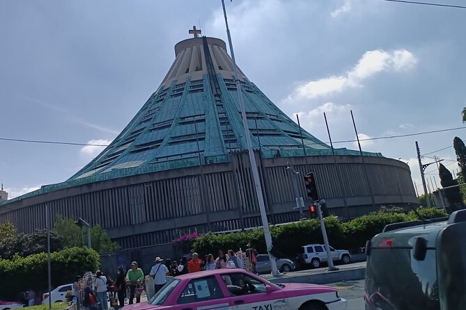 Pyramids of Teotihuacan and Basilica of Guadalupe / Small Groups - What is included, what is not, and how that affects your day