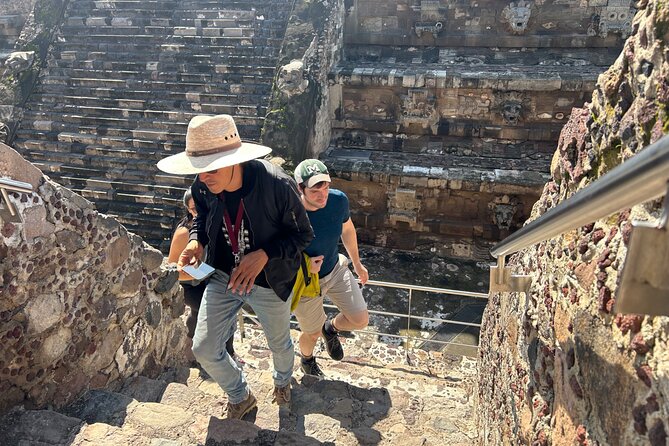 Pyramids of Teotihuacan and restaurant la Gruta (Original) - Sun, Moon, and the Feathered Serpent: how to get better photos