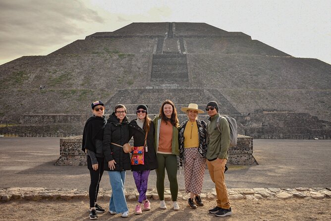 Pyramids of Teotihuacan and restaurant la Gruta (Original) - The comfortable shuttle ride from Mexico City