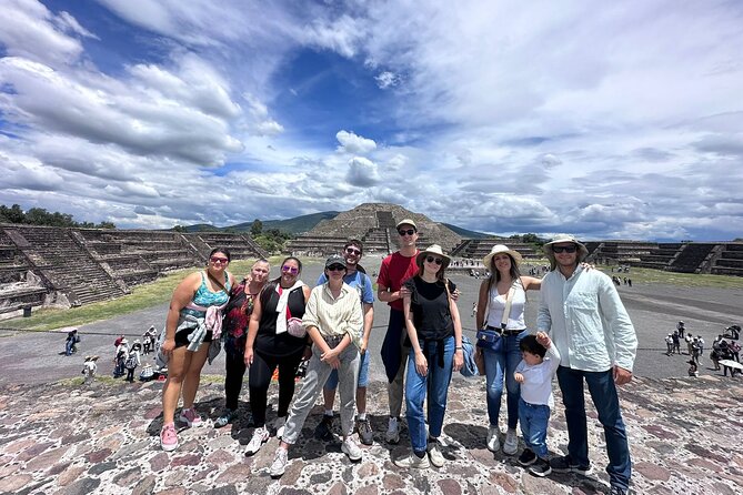 Pyramids of Teotihuacan without traps for tourists morning or afternoon - Why the 7:40 AM start changes everything at Teotihuacan