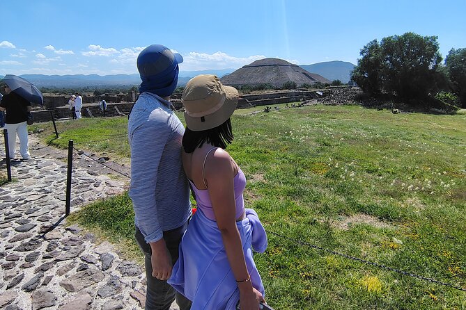 Pyramids of Teotihuacan without traps for tourists morning or afternoon - Time to breathe, plus shopping that does not hijack the day