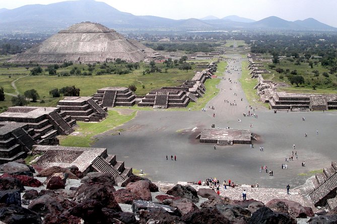 Small VIP Group: Teotihuacan Pyramids and Shrine of Guadalupe with lunch - Lunch and your budget for food