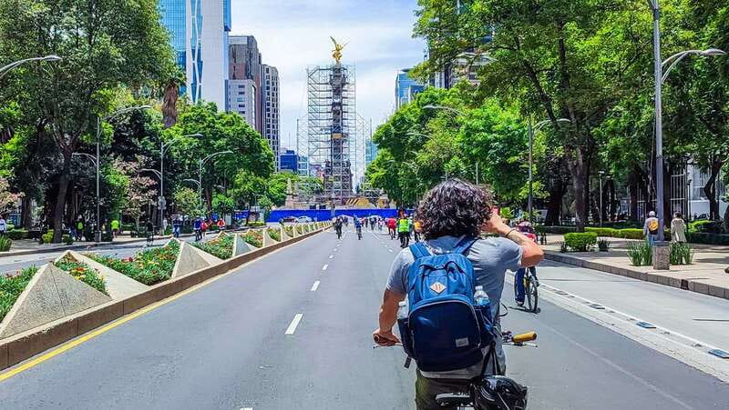 🟢Street Food Bike Tour Mexico City🟢 - More handheld classics: quesadillas, basket tacos, and sweet bread