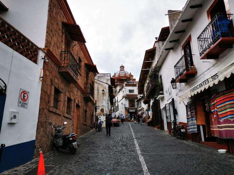Taxco tour from Mexico City: & Xochicalco Pyramids - How pickup and the meeting point work in Mexico City