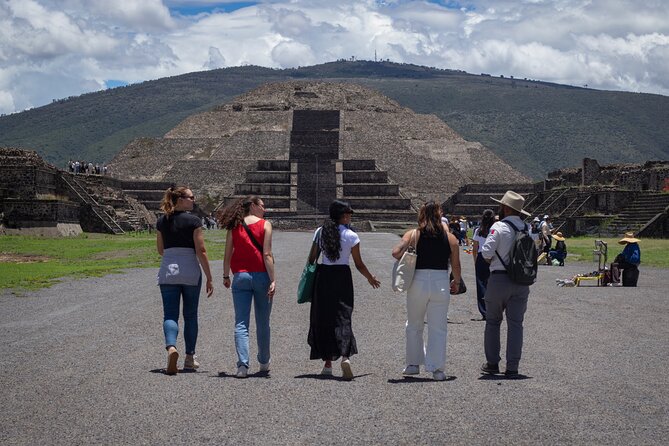 Teotihuacán 3 Pyramids Tour with Cave Breakfast + Transportation - Entering Teotihuacán: Sun, Moon, and Calzada de los Muertos With a Certified Local Guide