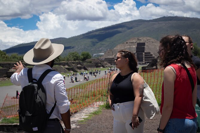 Teotihuacán 3 Pyramids Tour with Cave Breakfast + Transportation - Cave Breakfast at San Martin de las Pirámides: Chilly, Cozy, and Actually Practical