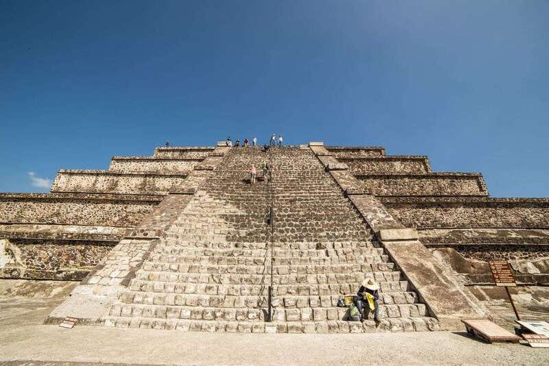 Teotihuacan Adventure: Private Tour & Lunch from Mexico City - Calzada de los Muertos: the walk that ties it together