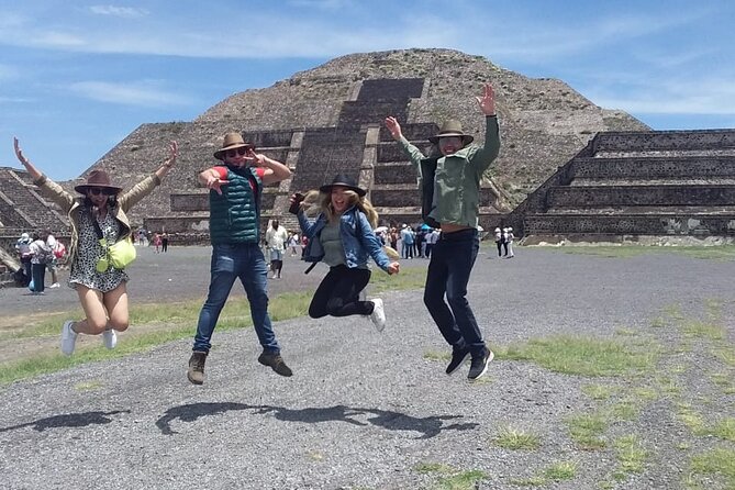 Teotihuacan and Basilica of Guadalupe with mezcal, tequila & handcrafts - Plaza de las Tres Culturas: the quick start with big meaning