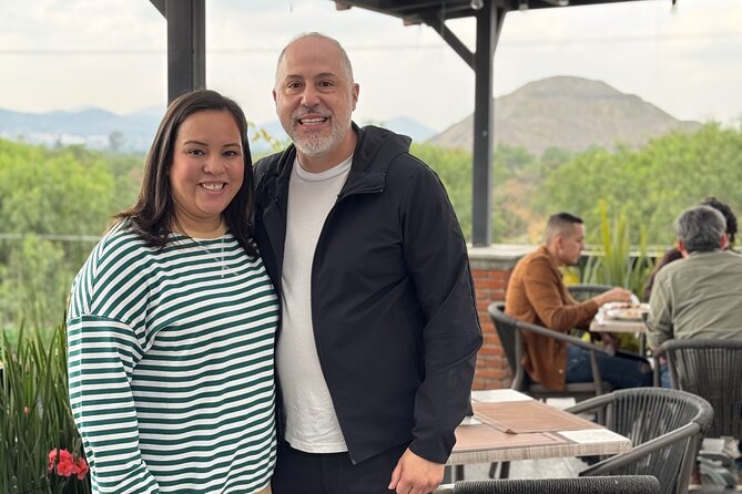 Teotihuacan balloon flight with cave breakfast + pyramids - San Juan Teotihuacán breakfast: cave morning or terrace views