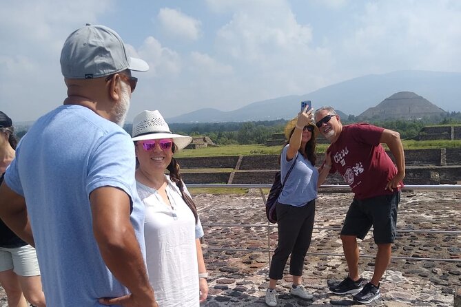 Teotihuacan + Basilica + Tlatelolco SHARED. - What comfort and transportation really means on a shared tour