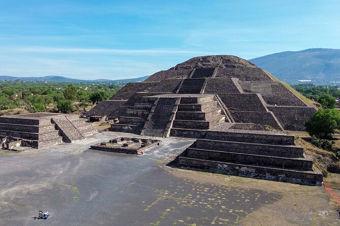 Teotihuacan Early Access Guided Tour with optional Lunch - Stop 1: Teotihuacan’s plazas, murals, and the Avenue of the Dead route