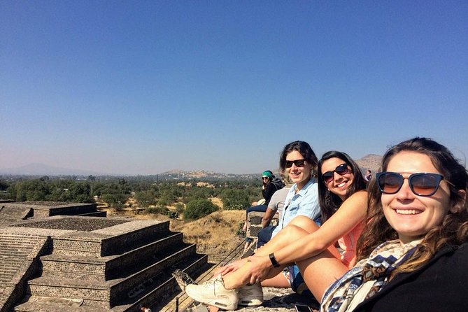 Teotihuacan Early Morning Tour: Avoid Crowds, & Expert Guide - Obsidian, natural textiles, and ancient pigments in the workshop
