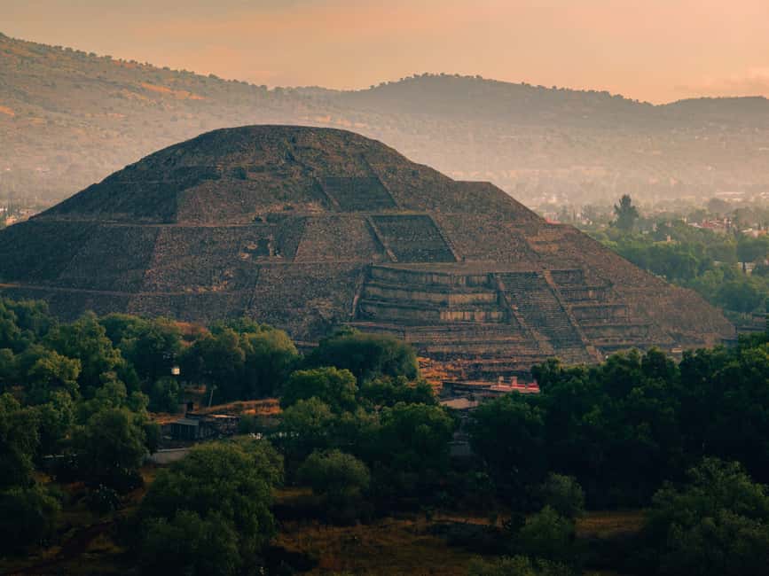 Teotihuacan from Mexico City with early access - The bus rides and the quick café reset