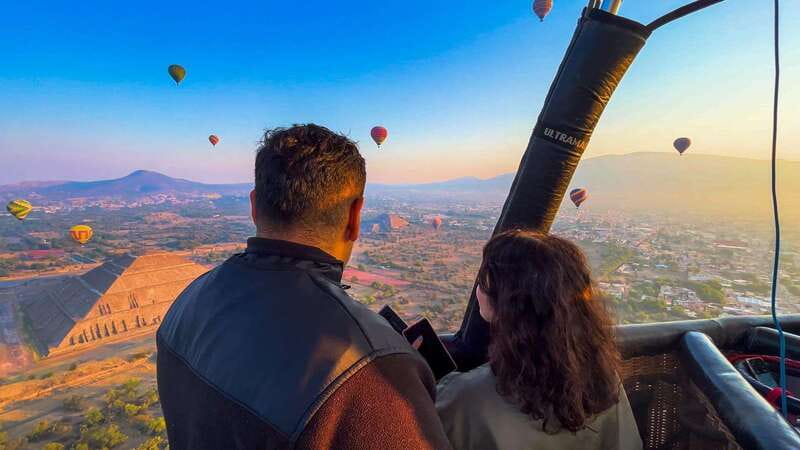 Teotihuacan: Hot Air Balloon Ride with Breakfast & Transport - Sunrise balloon flight: pyramids, ridgelines, and big sky