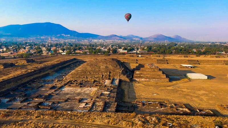 Teotihuacan: Hot Air Balloon Ride with Breakfast & Transport - Landing day celebration: toast, certificate, and breathing room
