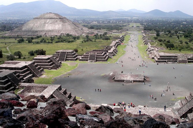Teotihuacan Piramids and Shrine of Guadalupe without Lunch from Mexico City - Teotihuacan: Climb the Sun and Moon Pyramids, Then Walk the Dead Avenue