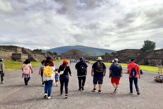 Teotihuacan Private Family Tour from your accommodation - Walking the Causeway of the Dead and seeing the Pyramid of the Sun close-up