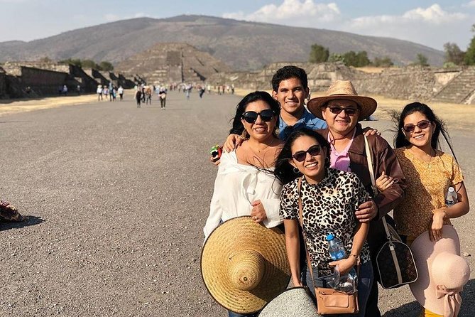 Teotihuacan Pyramid and Basilica Day Tour from CDMX - Lunch at El Jaguar: plan for time, and watch for service charges