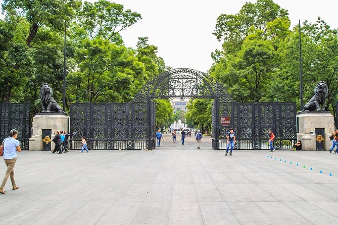 Teotihuacan Pyramids and Mexico City Tour - Basilica de Santa Maria de Guadalupe: a powerful, human-scale visit