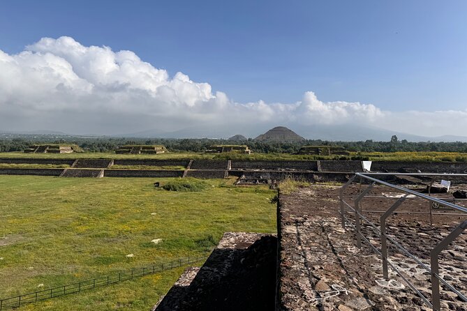 Teotihuacan: Pyramids, Caves & Culinary Experience - Stop 1 at Teotihuacan: arriving with a plan and bathroom timing