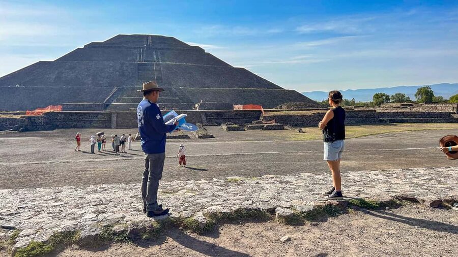 Teotihuacan Pyramids: Guided Tour with Entry Ticket Included - Meeting at Gate 1, and Why Early Arrival Saves Your Mood