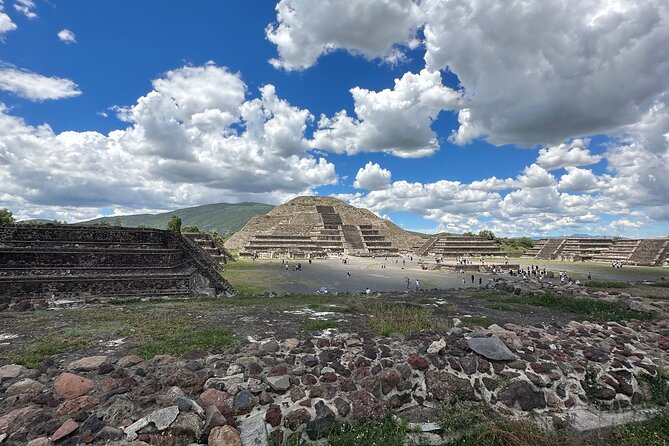 Teotihuacan Pyramids Private Tour from Mexico City - Piramide de la Serpiente Emplumada: the tunnel story and the carved details