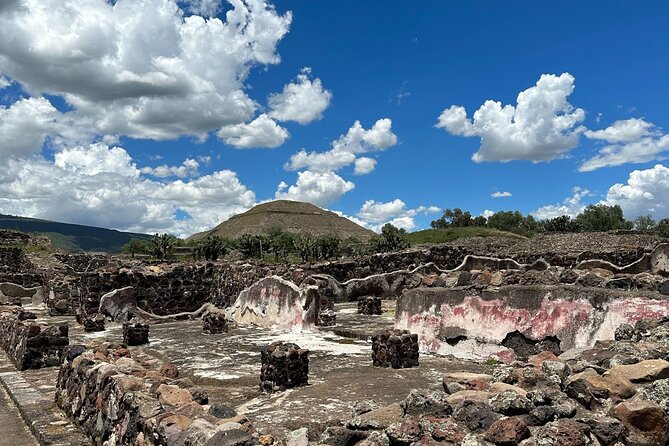 Teotihuacan Pyramids Private Tour from Mexico City - Calzada de los Muertos: walking the Avenue of the Dead with context