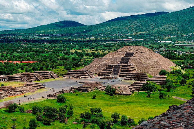 Teotihuacan Pyramids: Skip-the-Line Ticket - Your self-paced itinerary, from turnstiles to first big climb