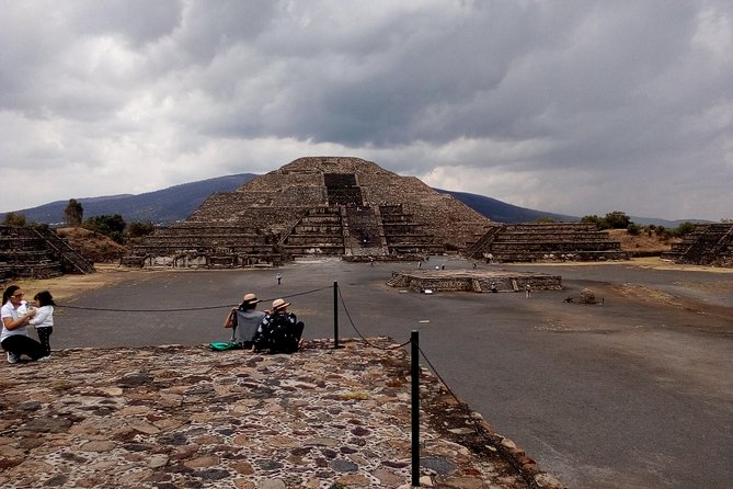 Teotihuacan Pyramids tour - Understanding Teotihuacan with Daniel Mendívil Olvera