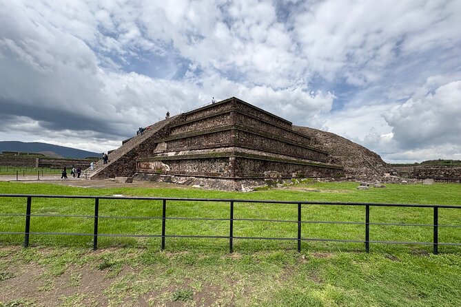 Teotihuacan Pyramids VIP Tour without Commercial Stops - Free time on site: use it for the climbs and the photos, not for stress