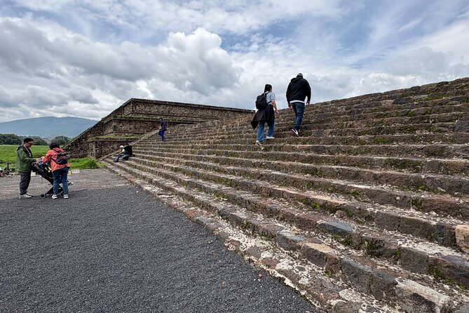 Teotihuacan Pyramids VIP Tour without Commercial Stops - Transport back to Mexico City: comfort, regrouping, and possible return-point changes