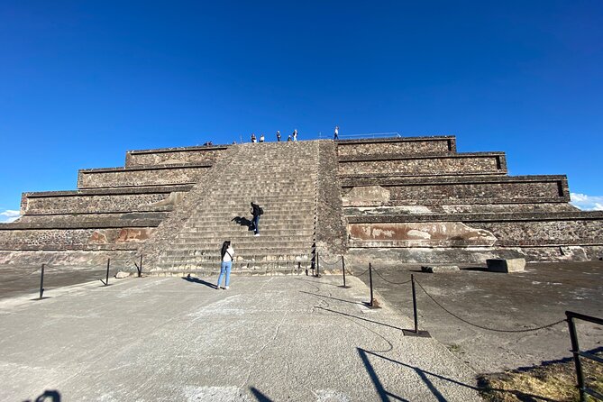 Teotihuacan Pyramids VIP Tour without Commercial Stops - Language and group size: English delivery without the huge-group feeling
