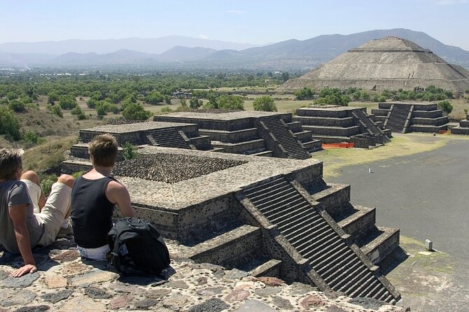 Teotihuacan, Shrine of Guadalupe & Tlatelolco - Lunch at La higuera plus local liquor tasting, what’s actually included