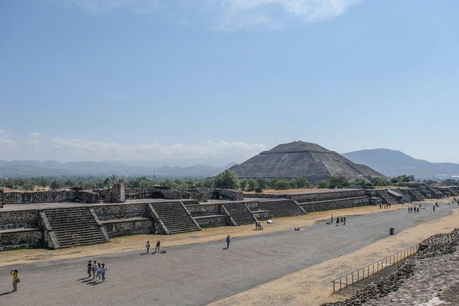 Teotihuacan, Shrine of Guadalupe & Tlatelolco Day Tour - Hotel pickup and the 9:00 am start: what your morning should look like