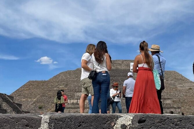 Teotihuacan Tour with Transportation & Food (PRIVATE OPTION) - Vendors, souvenirs, and the real-world rhythm of the site