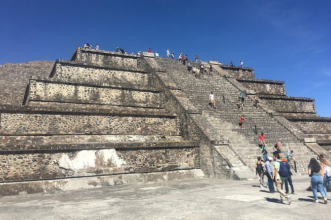 Teotihuacan Tours - Avenue of the Dead and the Puma Mural: Where Explanations Matter