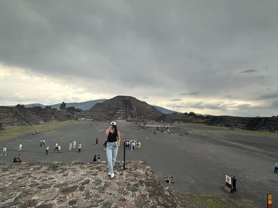 Teotihuacan VIP: Tour of the pyramids and Basilica of Guadalupe, tourist areas - Smooth pickup and an early start that actually helps