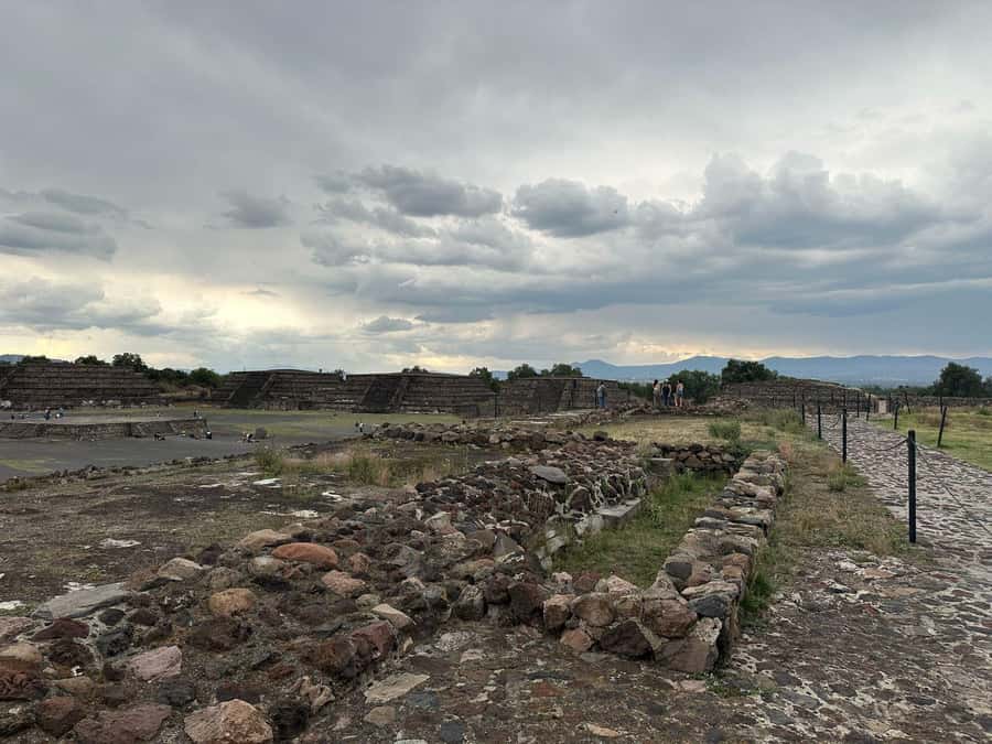 Teotihuacan VIP: Tour of the pyramids and Basilica of Guadalupe, tourist areas - Optional ATV and the catacombs: the big split in the experience