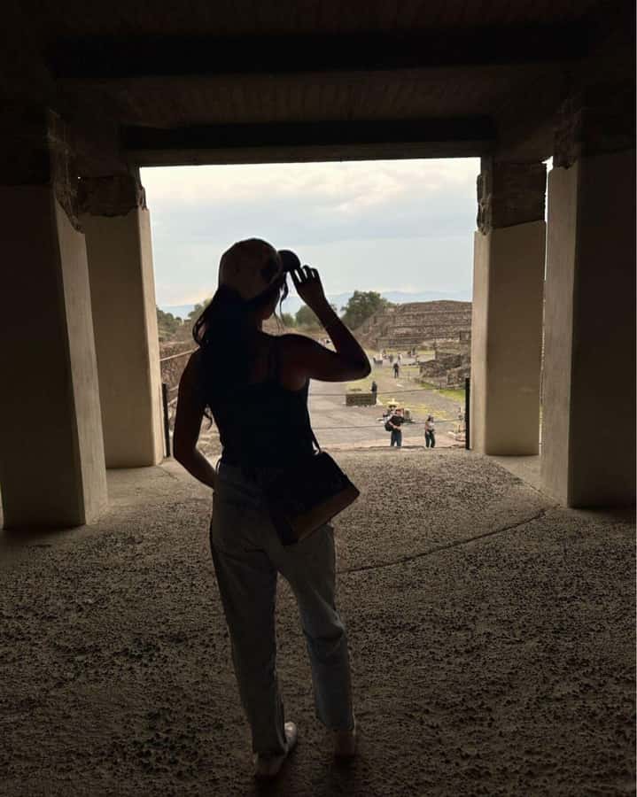 Teotihuacan VIP: Tour of the pyramids and Basilica of Guadalupe, tourist areas - Viewpoint time and visitor center: your chance to reset