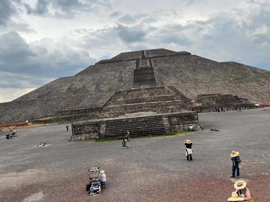 Teotihuacan VIP: Tour of the pyramids and Basilica of Guadalupe, tourist areas - Who should book this Teotihuacan VIP tour